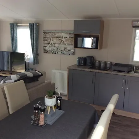 District Western 2-bed Pet Friendly *